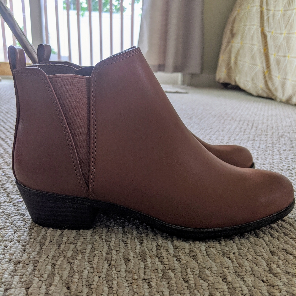 NWT So Brand Women's Brown Booties